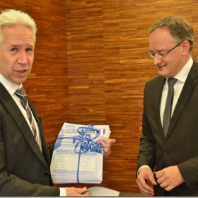 VBE Brand überreicht Unterschriften an Stoch