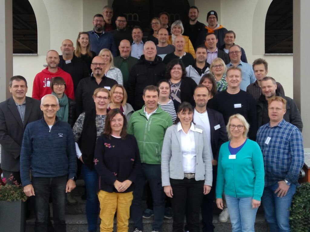 Gruppenbild: Glückliche Teilnehmerinnen und Teilnehmer der Württembergischen Personalräteschulung