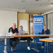 Die Moderatoren Meinrad Seebacher und Andreas Baudisch im Gespräch mit Kai Rosenberger, BBW-Chef.